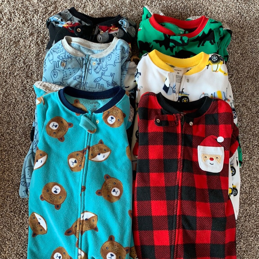 Set of 6 footed pajamas
